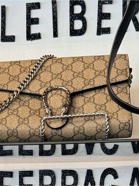 Gucci Beige GG Supreme Crossbody with Silver Chain & Tiger Head Hardware